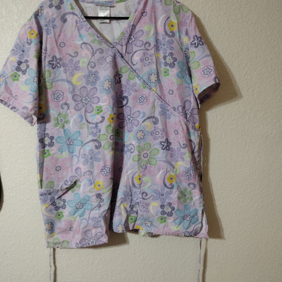 Scrub Top - Picture 2 of 5